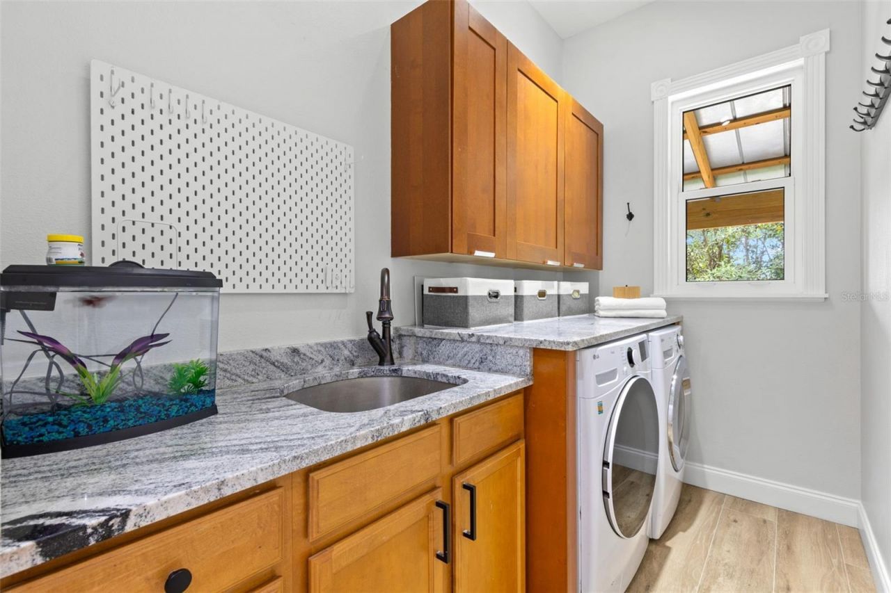 930 Southern Pine Court Ne, Saint Petersburg, FL 33703 Photo