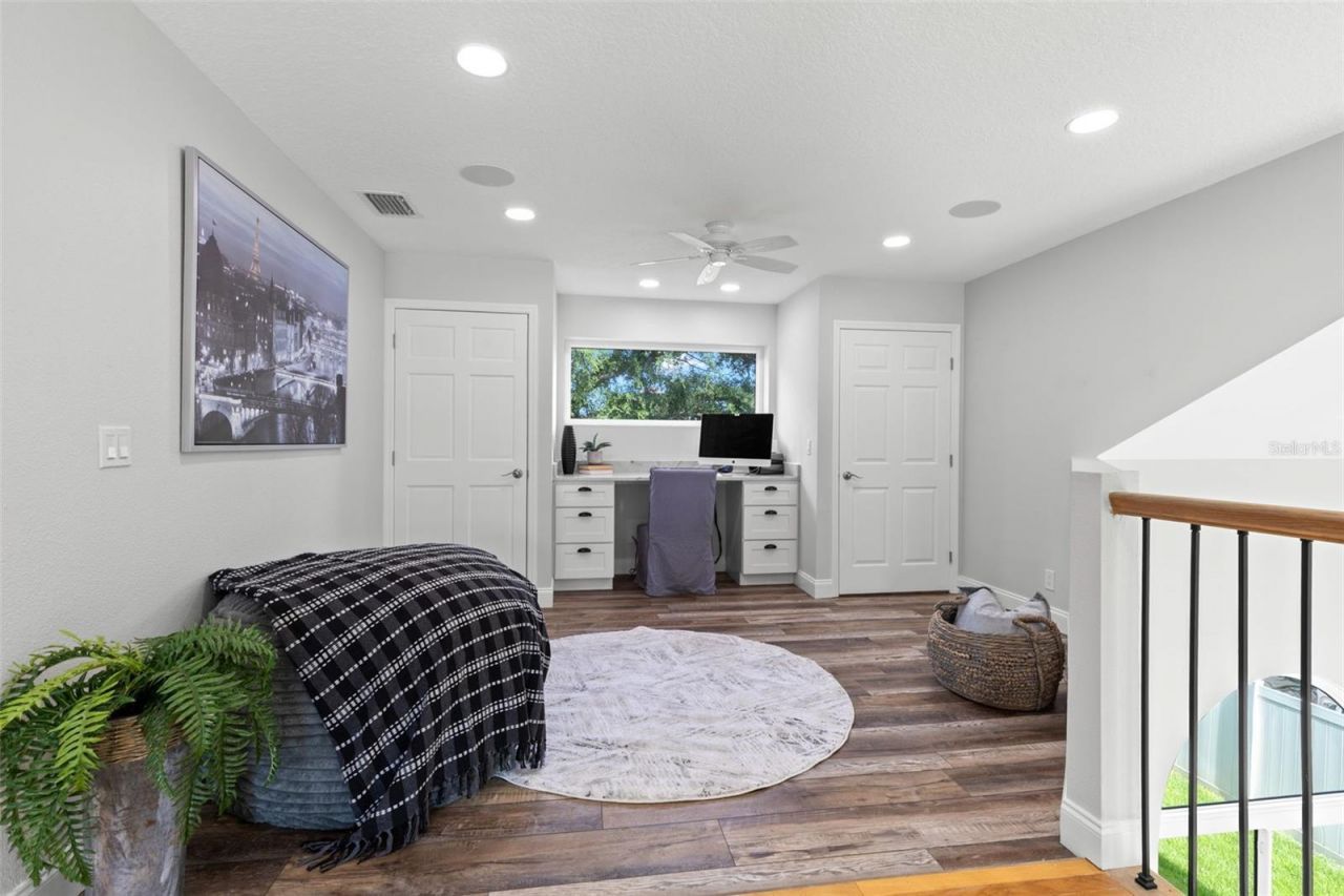 930 Southern Pine Court Ne, Saint Petersburg, FL 33703 Photo