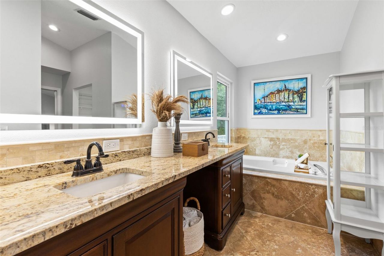 930 Southern Pine Court Ne, Saint Petersburg, FL 33703 Photo