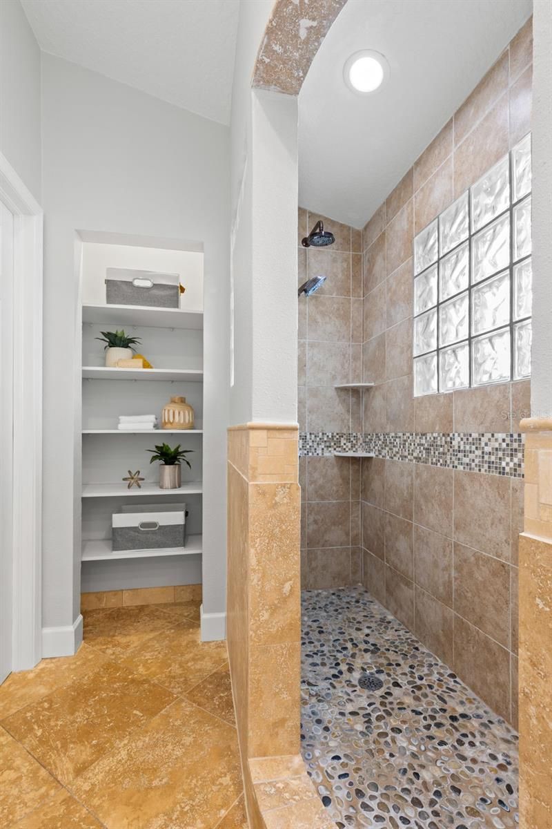 930 Southern Pine Court Ne, Saint Petersburg, FL 33703 Photo