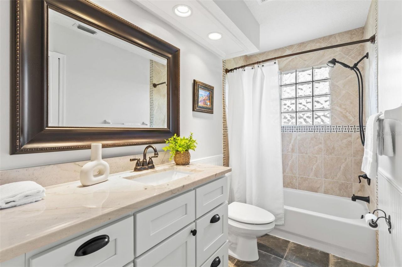 930 Southern Pine Court Ne, Saint Petersburg, FL 33703 Photo