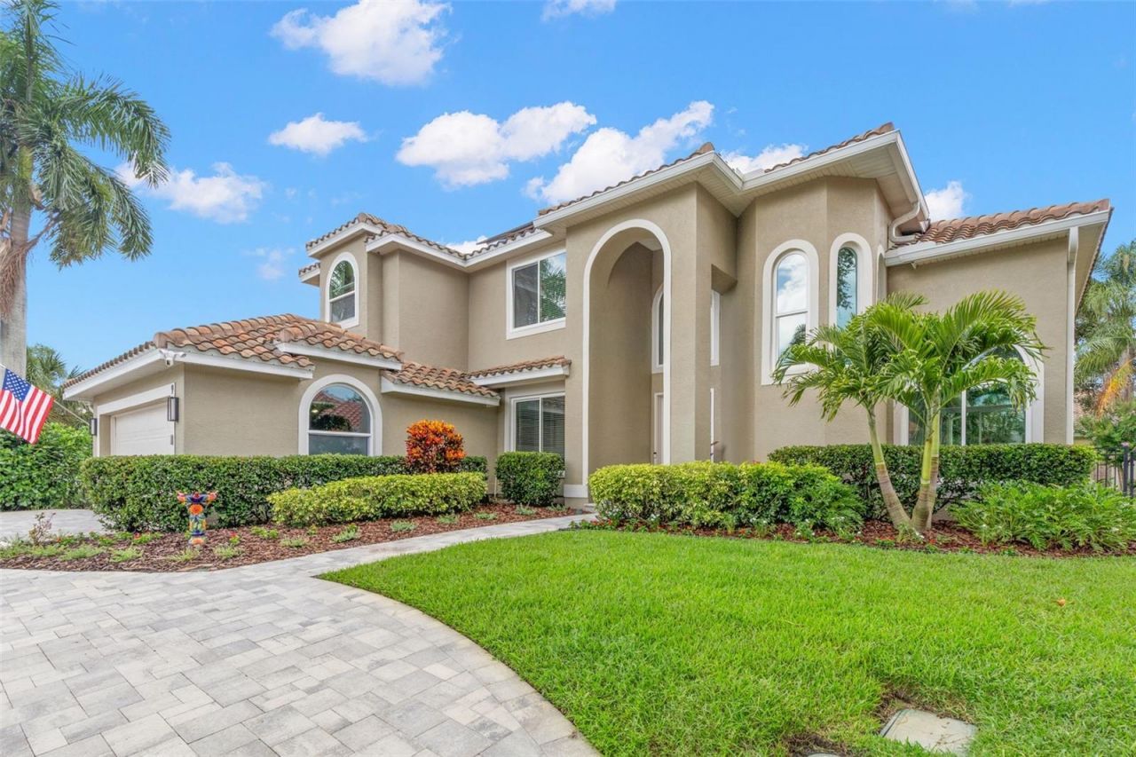 930 Southern Pine Court Ne, Saint Petersburg, FL 33703 Photo