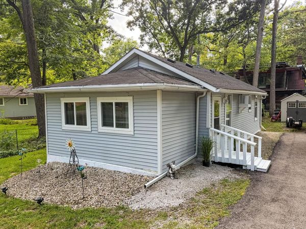 2908 Circle DRIVE, Burlington, WI 53105
