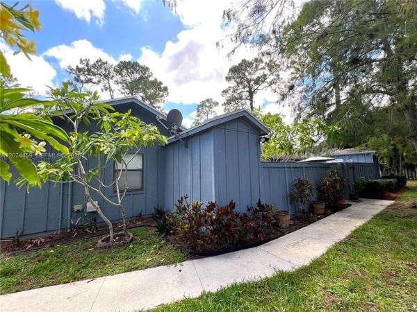 1077 Goldenrod Rd , Wellington, FL 33414