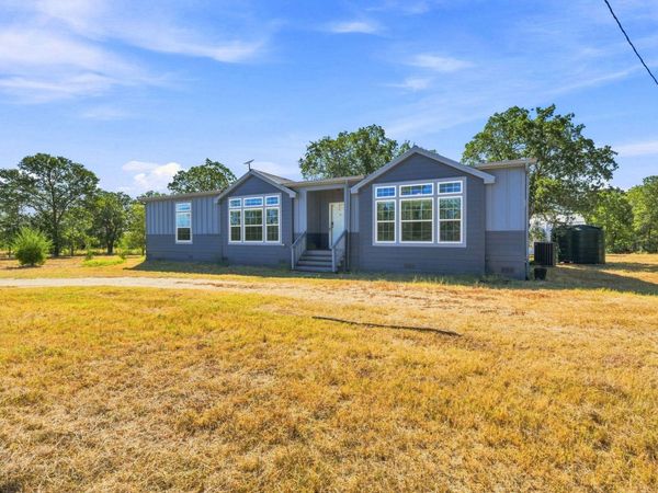 615 Green Acre DR, Dale, TX 78616