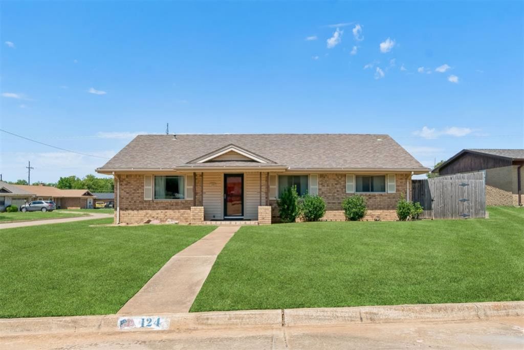 124 Ruskin Place, Chickasha, OK 73018 Main Photo