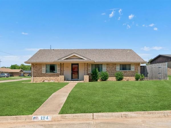 124 Ruskin Place, Chickasha, OK 73018