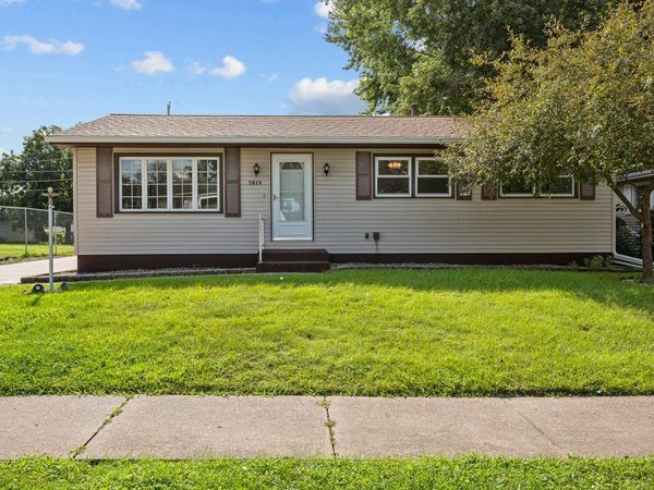 7912 9th Street W, Rock Island, IL 61201