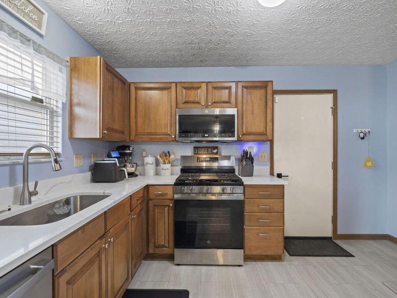 3926 Genteel Drive , Grove City, OH 43123 Photo 6