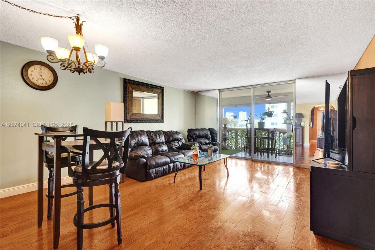 1001 NE 14th Ave , Unit 402, Hallandale Beach, FL 33009 Photo