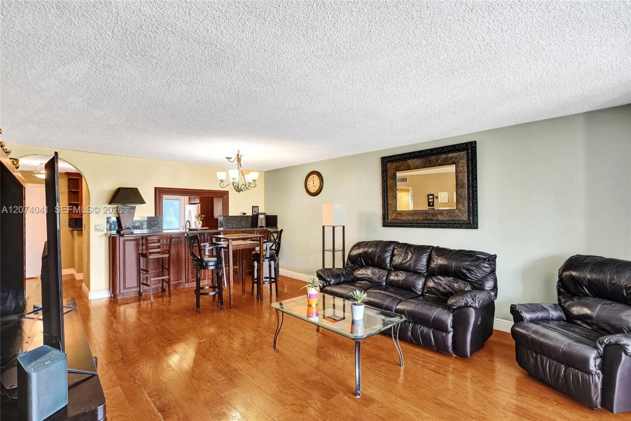 1001 NE 14th Ave , Unit 402, Hallandale Beach, FL 33009 Photo