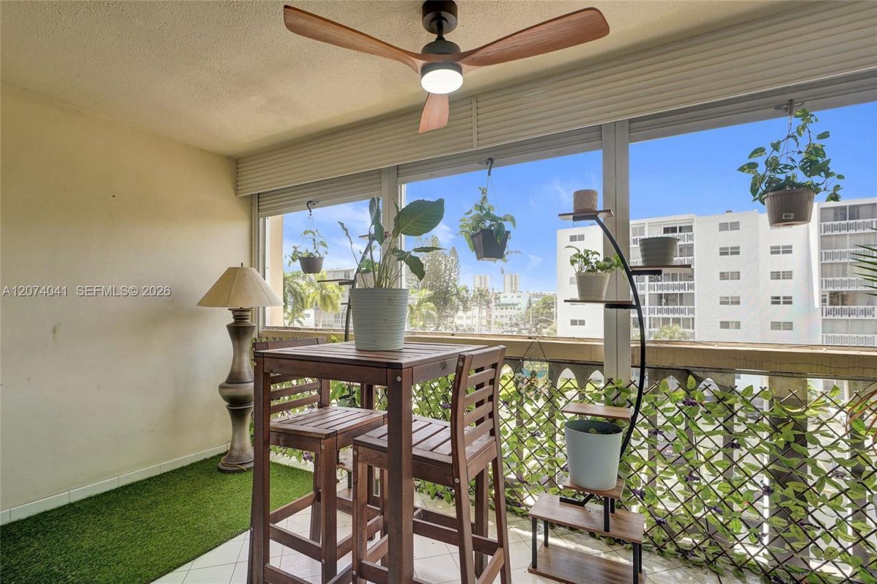 1001 NE 14th Ave , Unit 402, Hallandale Beach, FL 33009 Photo