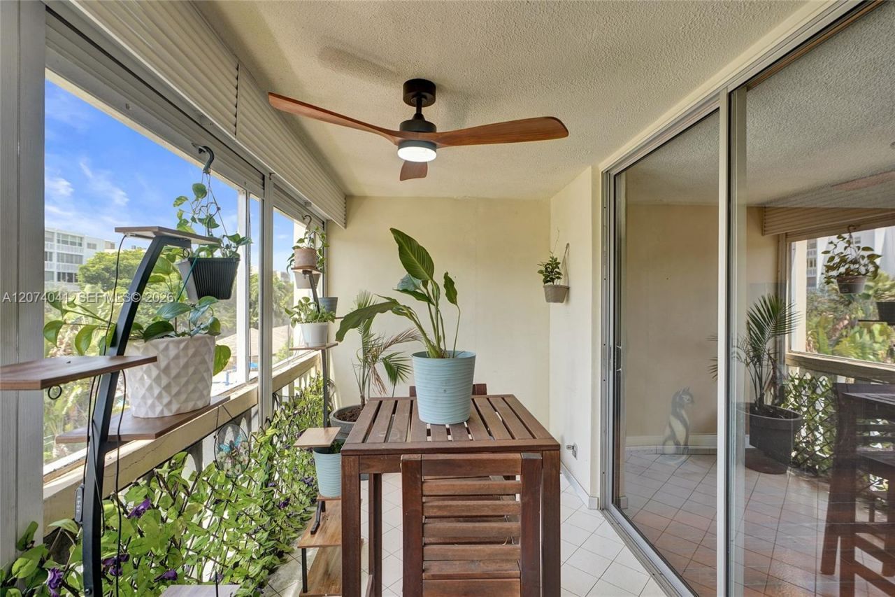 1001 NE 14th Ave , Unit 402, Hallandale Beach, FL 33009 Photo
