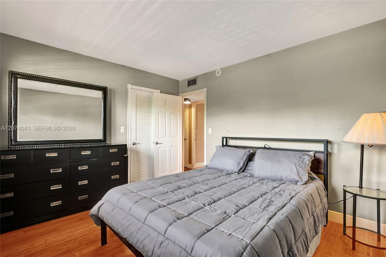 1001 NE 14th Ave , Unit 402, Hallandale Beach, FL 33009 Photo