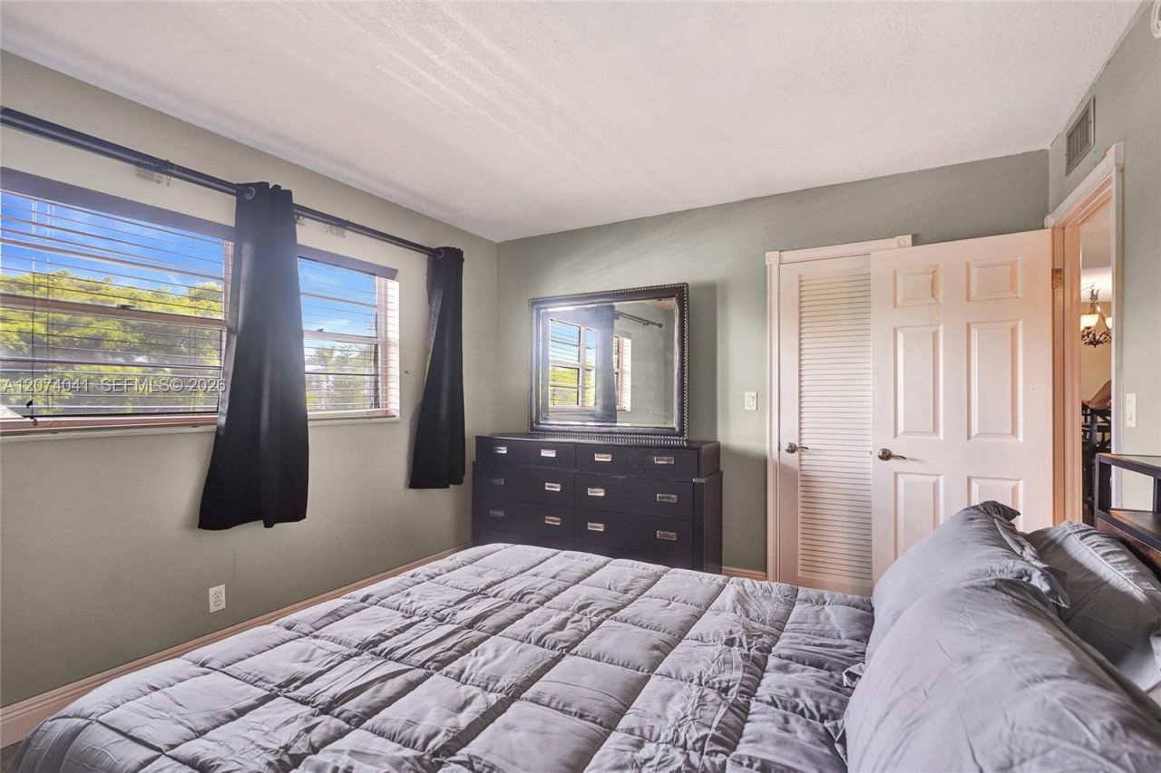 1001 NE 14th Ave , Unit 402, Hallandale Beach, FL 33009 Photo