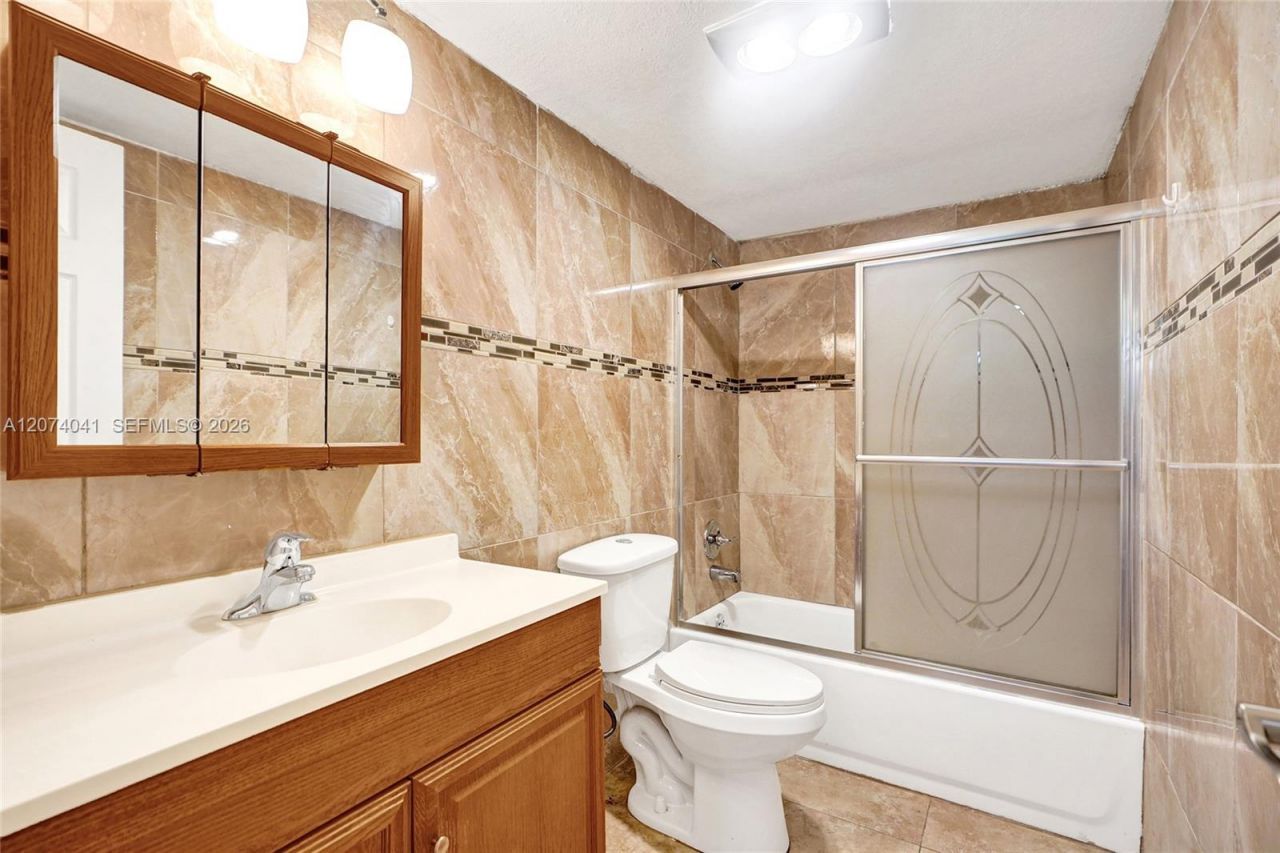 1001 NE 14th Ave , Unit 402, Hallandale Beach, FL 33009 Photo