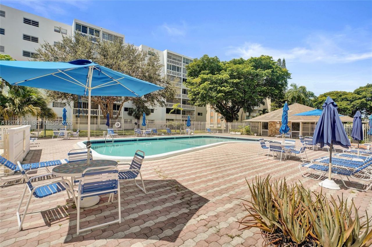 1001 NE 14th Ave , Unit 402, Hallandale Beach, FL 33009 Photo