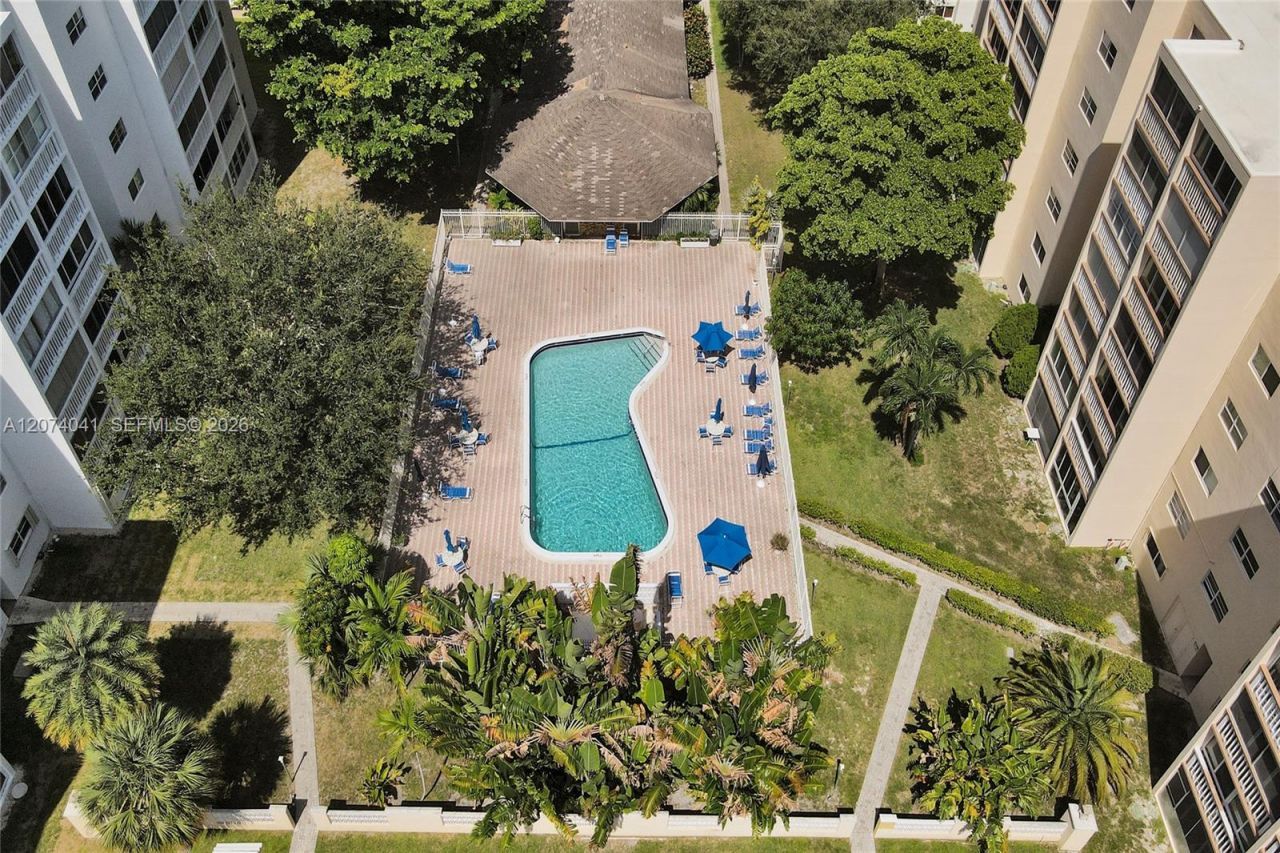 1001 NE 14th Ave , Unit 402, Hallandale Beach, FL 33009 Photo