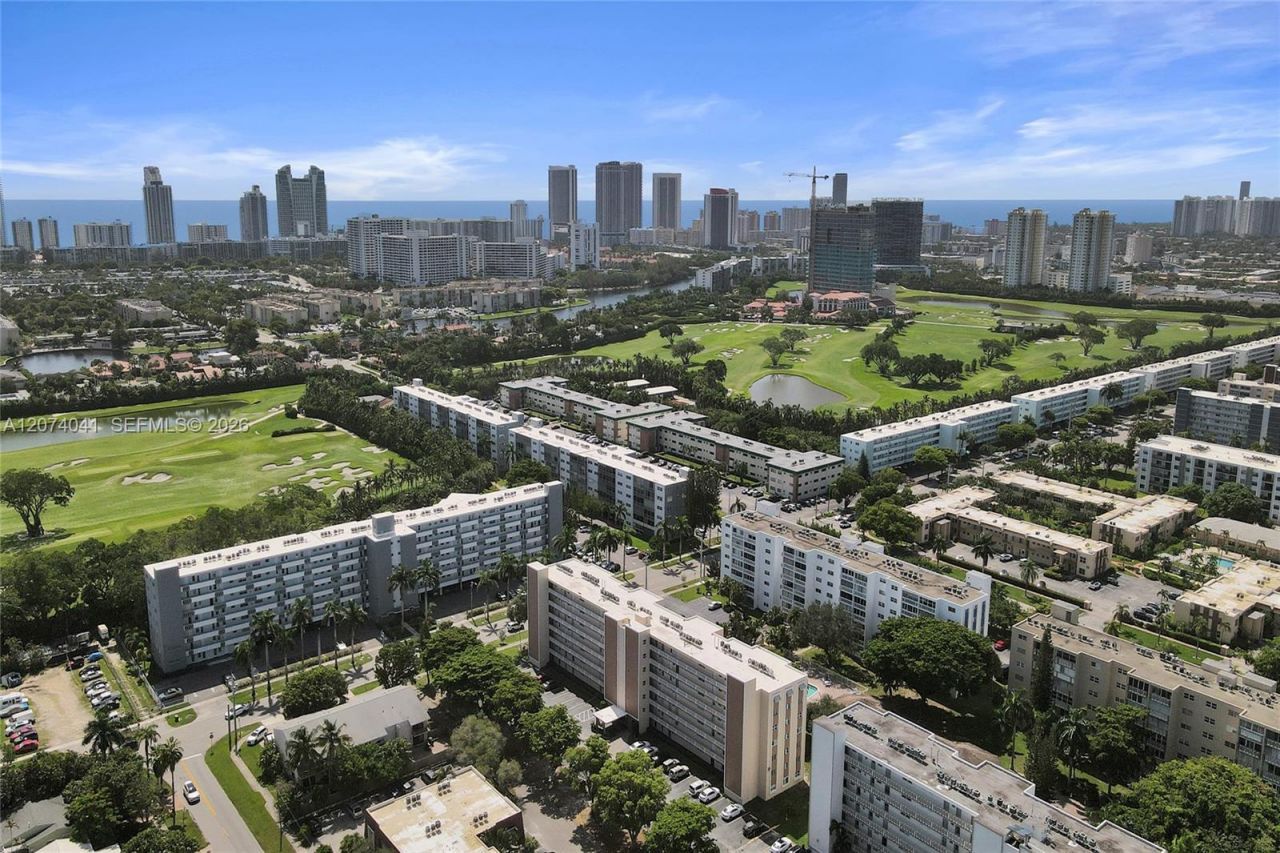 1001 NE 14th Ave , Unit 402, Hallandale Beach, FL 33009 Photo