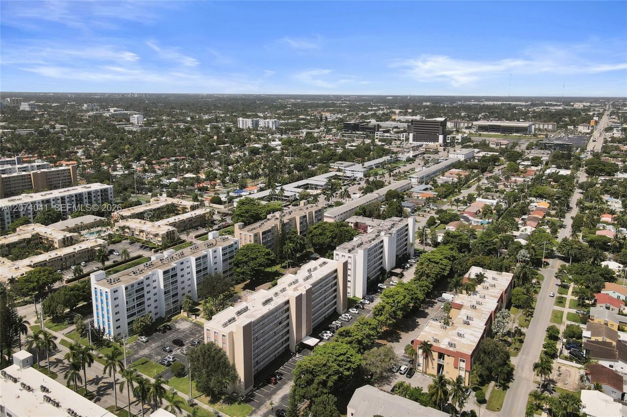 1001 NE 14th Ave , Unit 402, Hallandale Beach, FL 33009 Photo