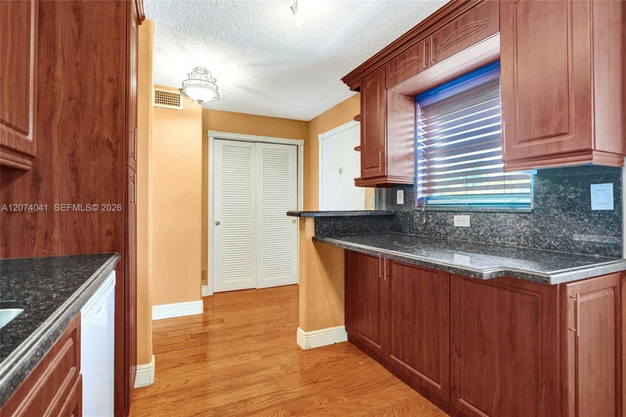 1001 NE 14th Ave , Unit 402, Hallandale Beach, FL 33009 Photo