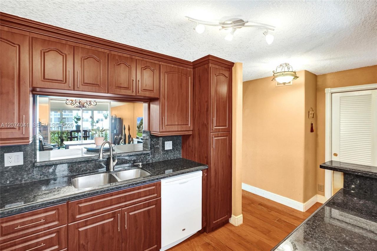 1001 NE 14th Ave , Unit 402, Hallandale Beach, FL 33009 Photo
