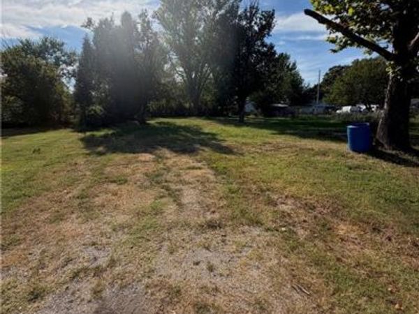 406 S Allison Road, El Dorado Springs, MO 64744