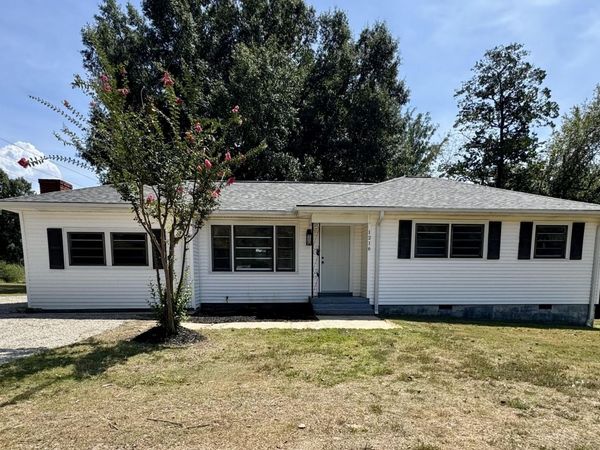 1216 W Main Street, Senatobia, MS 38668