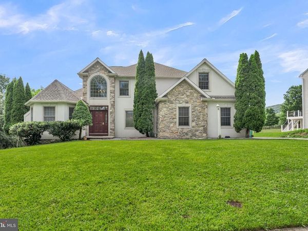 2292 FOREST LANE, HARRISBURG, PA 17112