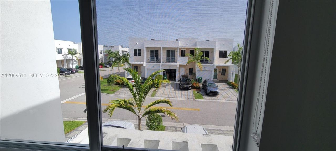 10219 NW 72nd Ter , Doral, FL 33178 Photo