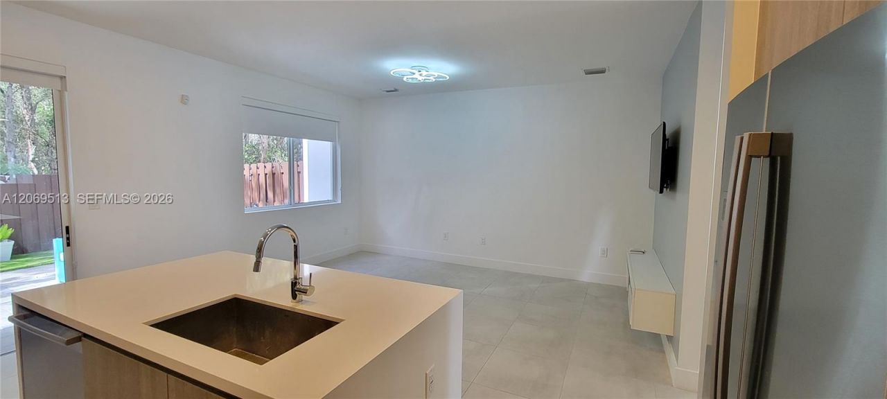 10219 NW 72nd Ter , Doral, FL 33178 Photo