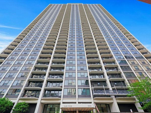 1560 N Sandburg Terrace, Unit 710, Chicago, IL 60610