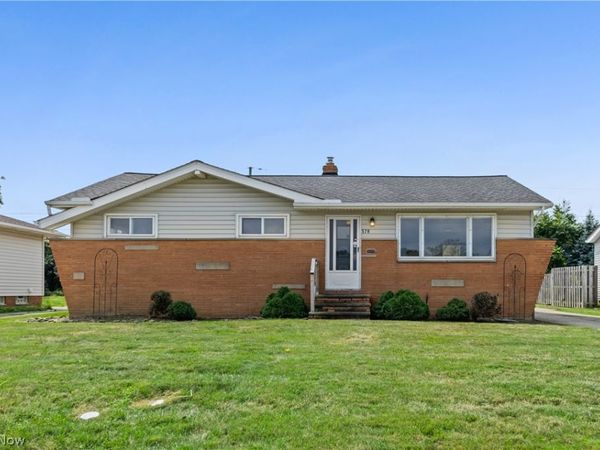 578 E Dartmoor Avenue , Seven Hills, OH 44131