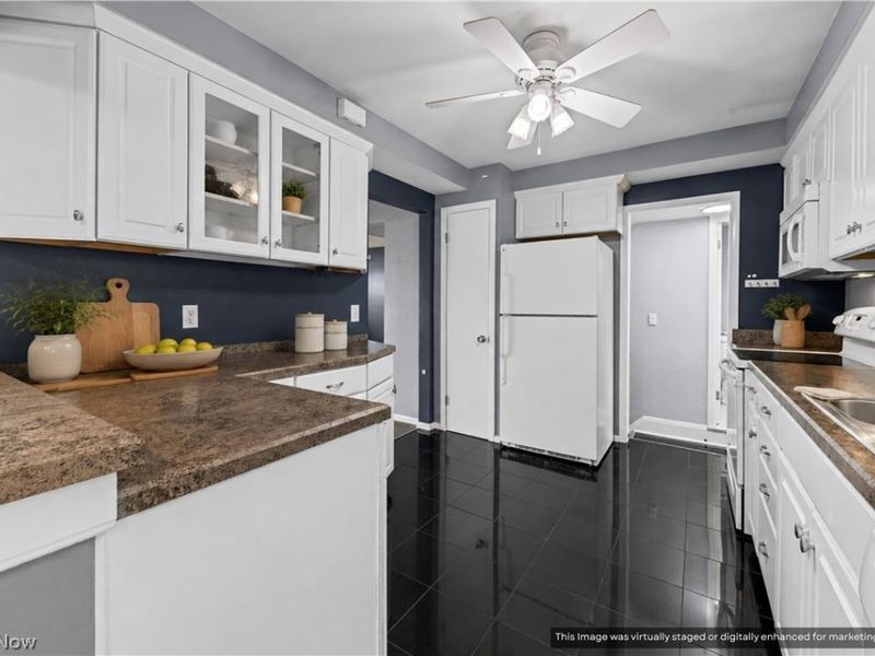 578 E Dartmoor Avenue, Seven Hills, OH 44131 Photo 14