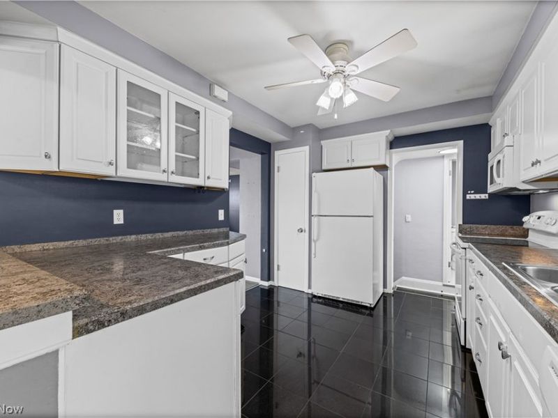578 E Dartmoor Avenue, Seven Hills, OH 44131 Photo 15