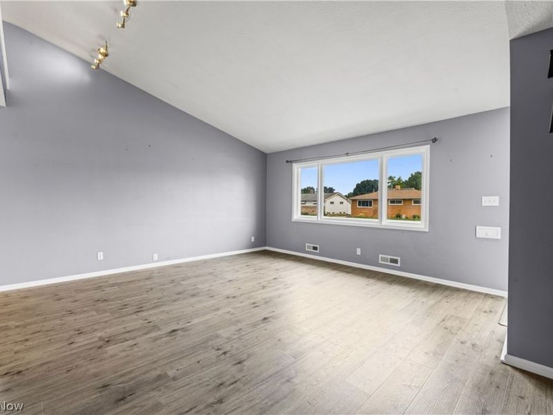 578 E Dartmoor Avenue, Seven Hills, OH 44131 Photo 19