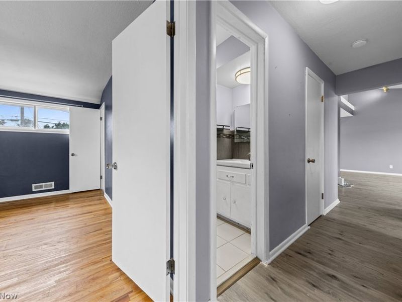 578 E Dartmoor Avenue, Seven Hills, OH 44131 Photo 24