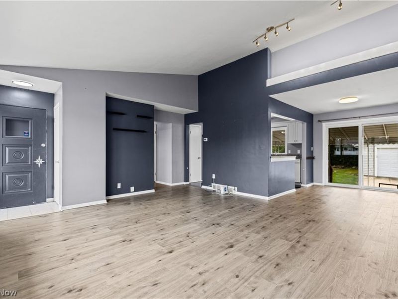 578 E Dartmoor Avenue, Seven Hills, OH 44131 Photo 4