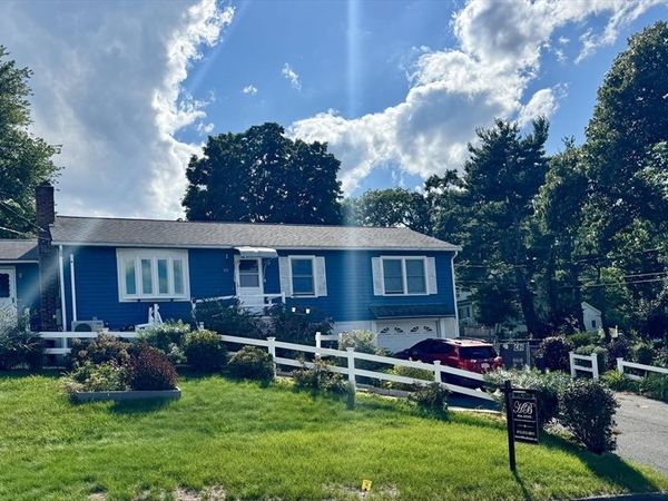 93 Marguerite St, Chicopee, MA 01020