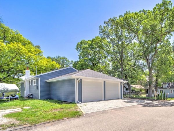 28069 N Lake Drive , Wauconda, IL 60084