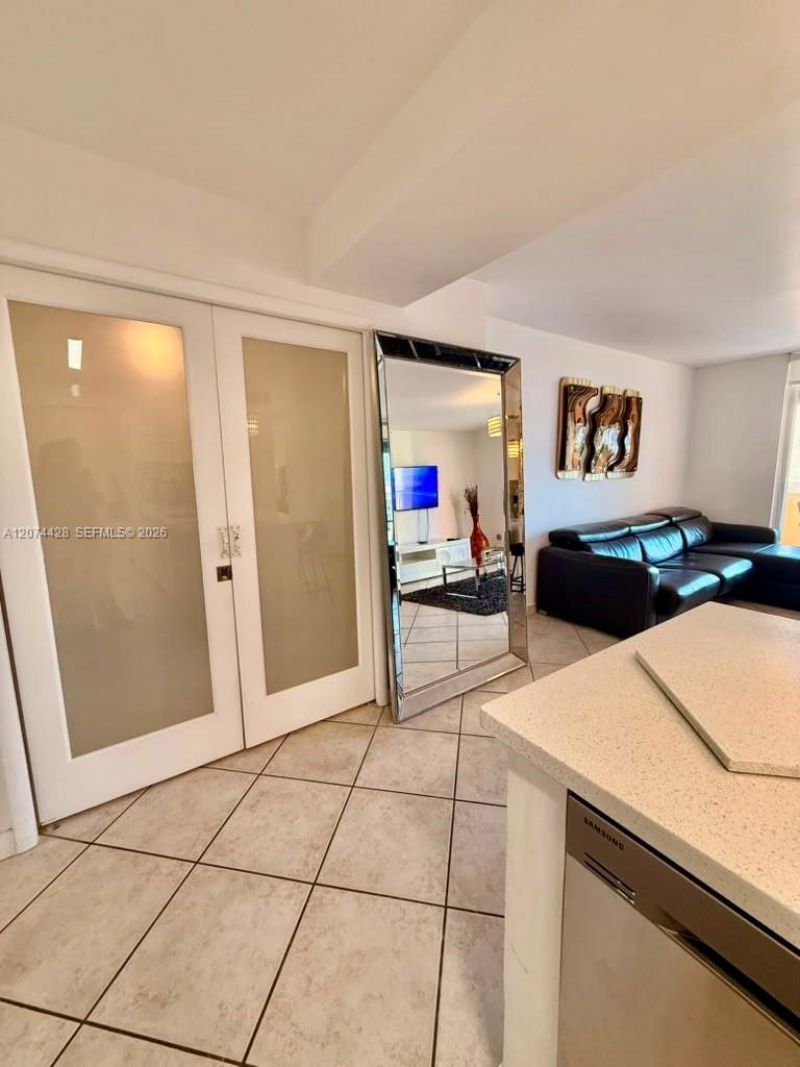 19701 E Country Club Dr , Unit 5605, Aventura, FL 33180 Photo
