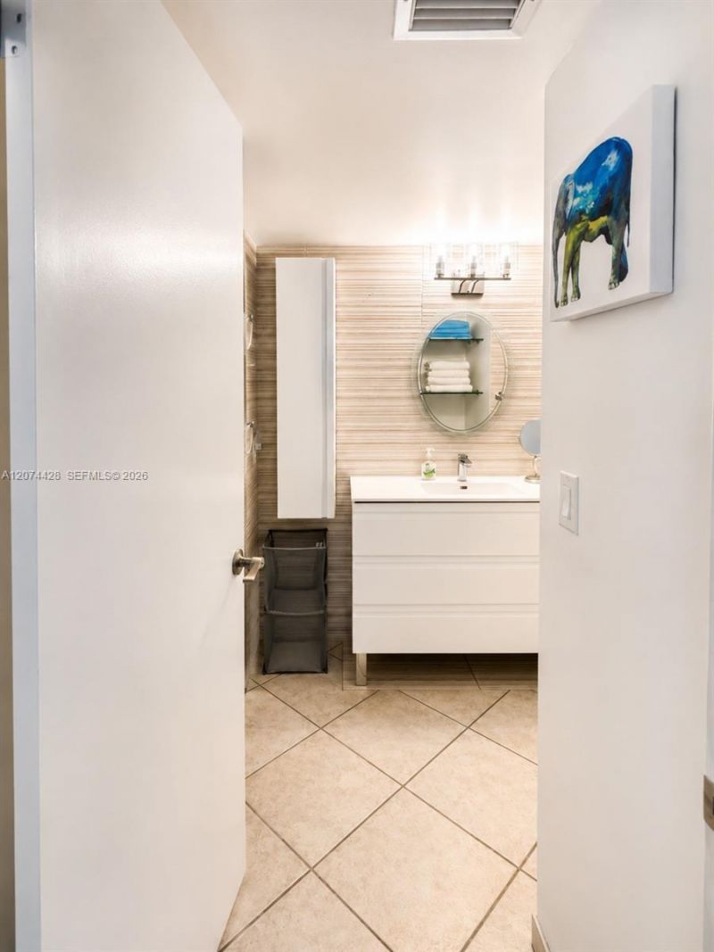 19701 E Country Club Dr , Unit 5605, Aventura, FL 33180 Photo