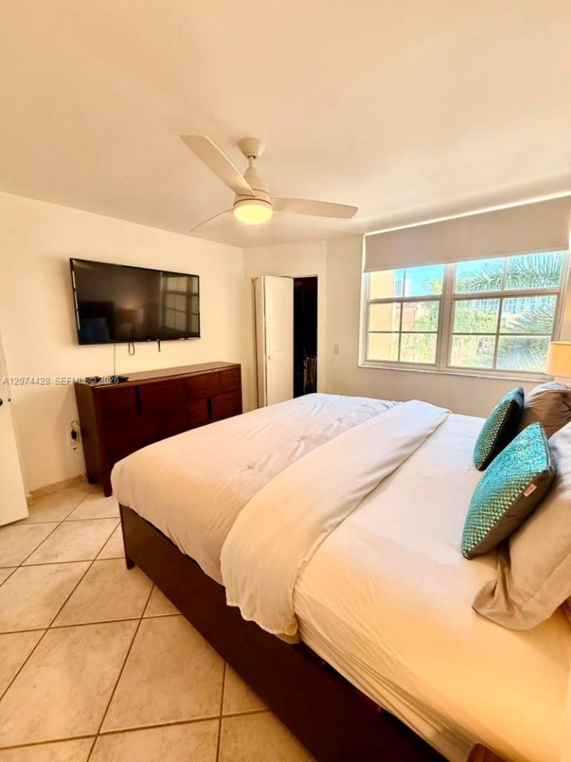 19701 E Country Club Dr , Unit 5605, Aventura, FL 33180 Photo