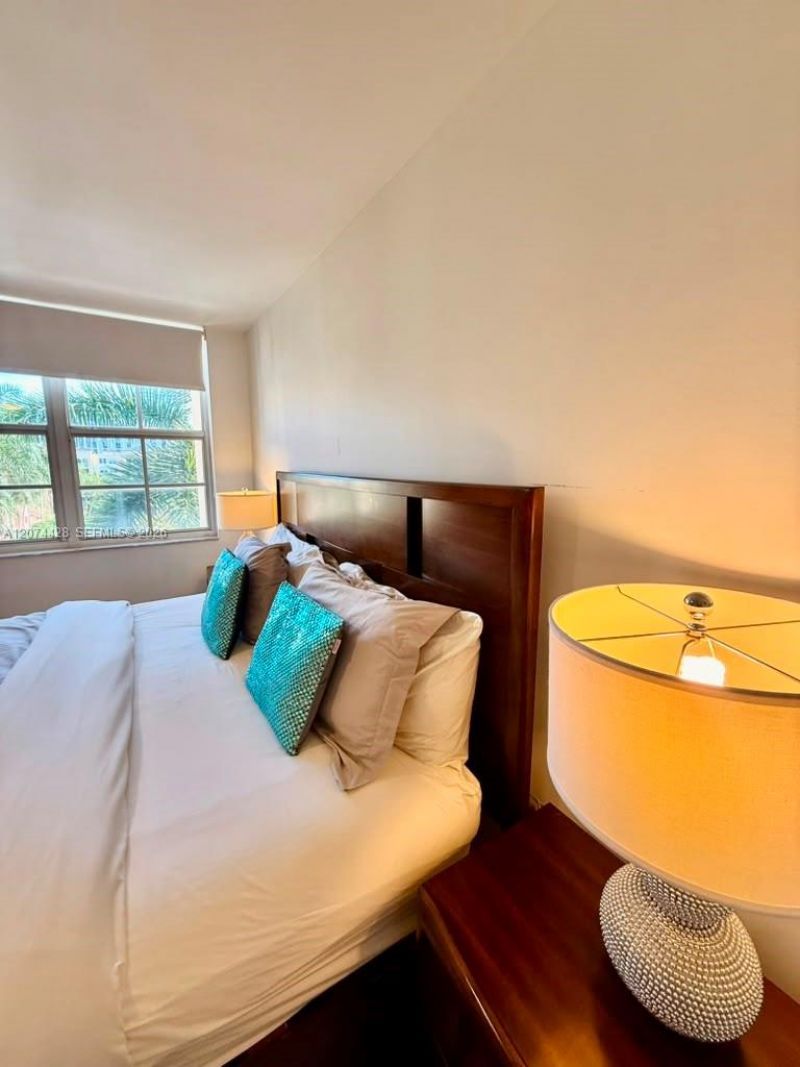19701 E Country Club Dr , Unit 5605, Aventura, FL 33180 Photo