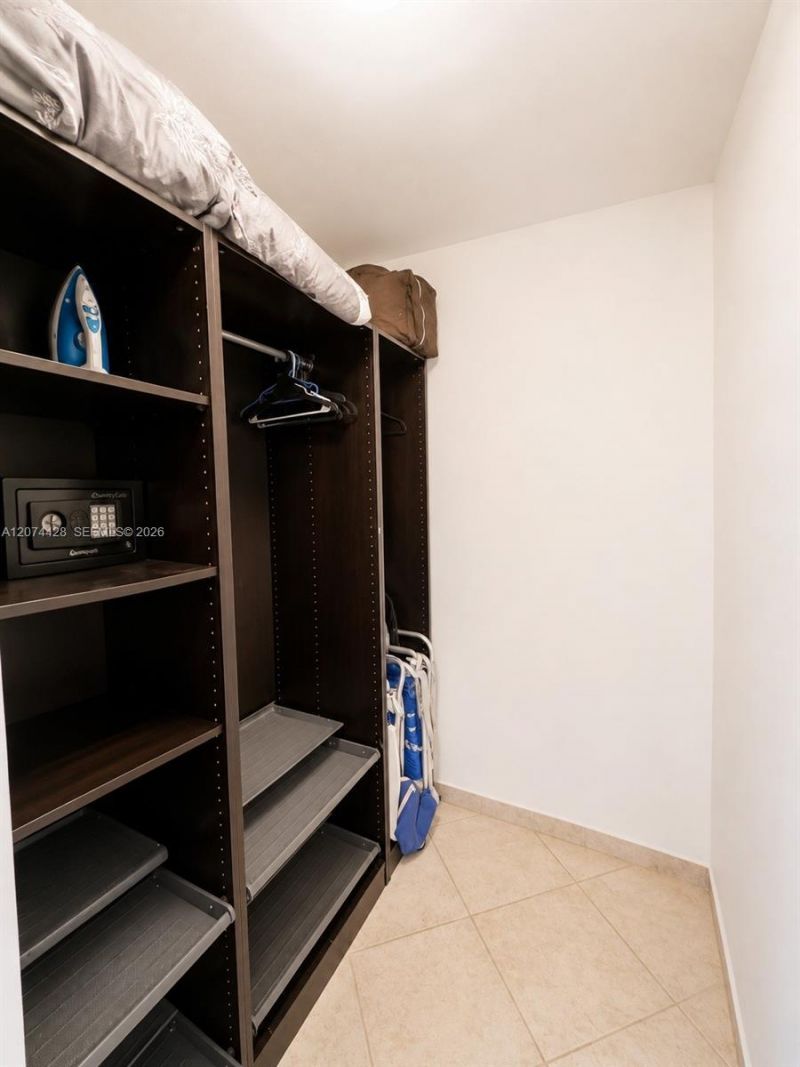 19701 E Country Club Dr , Unit 5605, Aventura, FL 33180 Photo