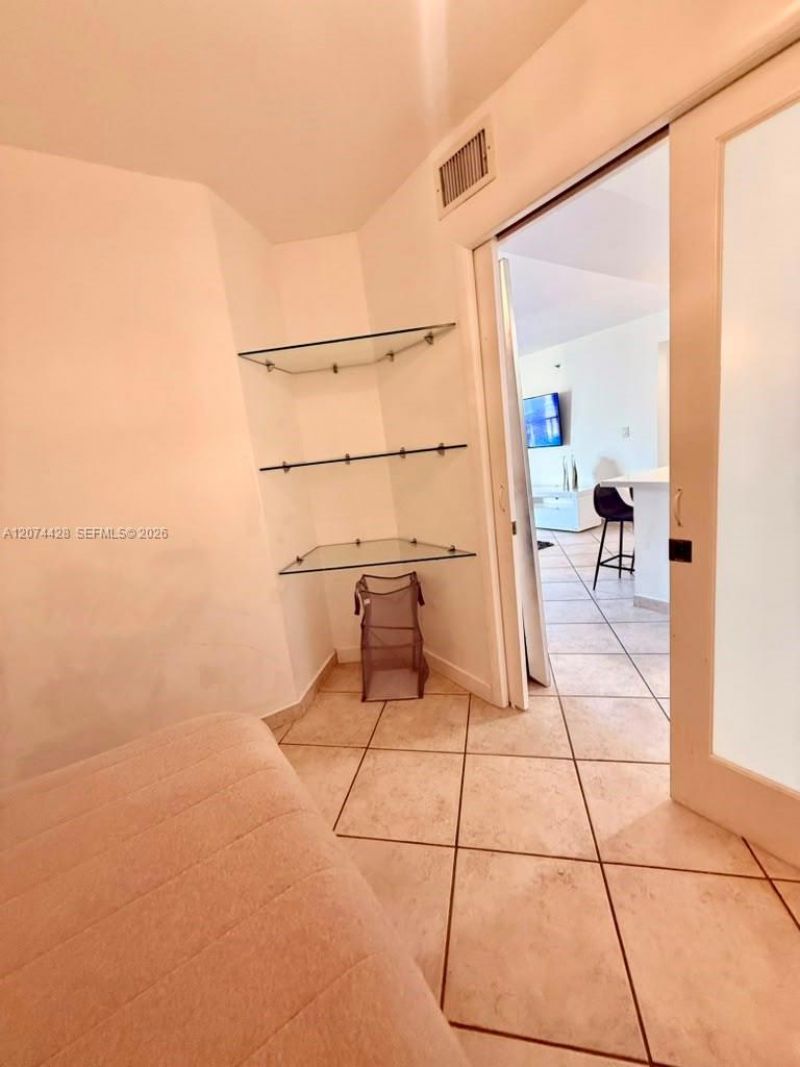 19701 E Country Club Dr , Unit 5605, Aventura, FL 33180 Photo