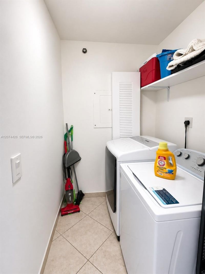 19701 E Country Club Dr , Unit 5605, Aventura, FL 33180 Photo