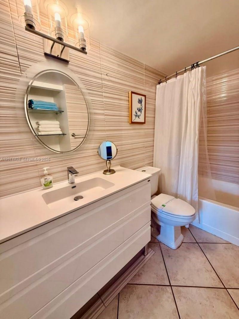 19701 E Country Club Dr , Unit 5605, Aventura, FL 33180 Photo
