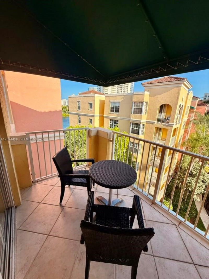 19701 E Country Club Dr , Unit 5605, Aventura, FL 33180 Photo