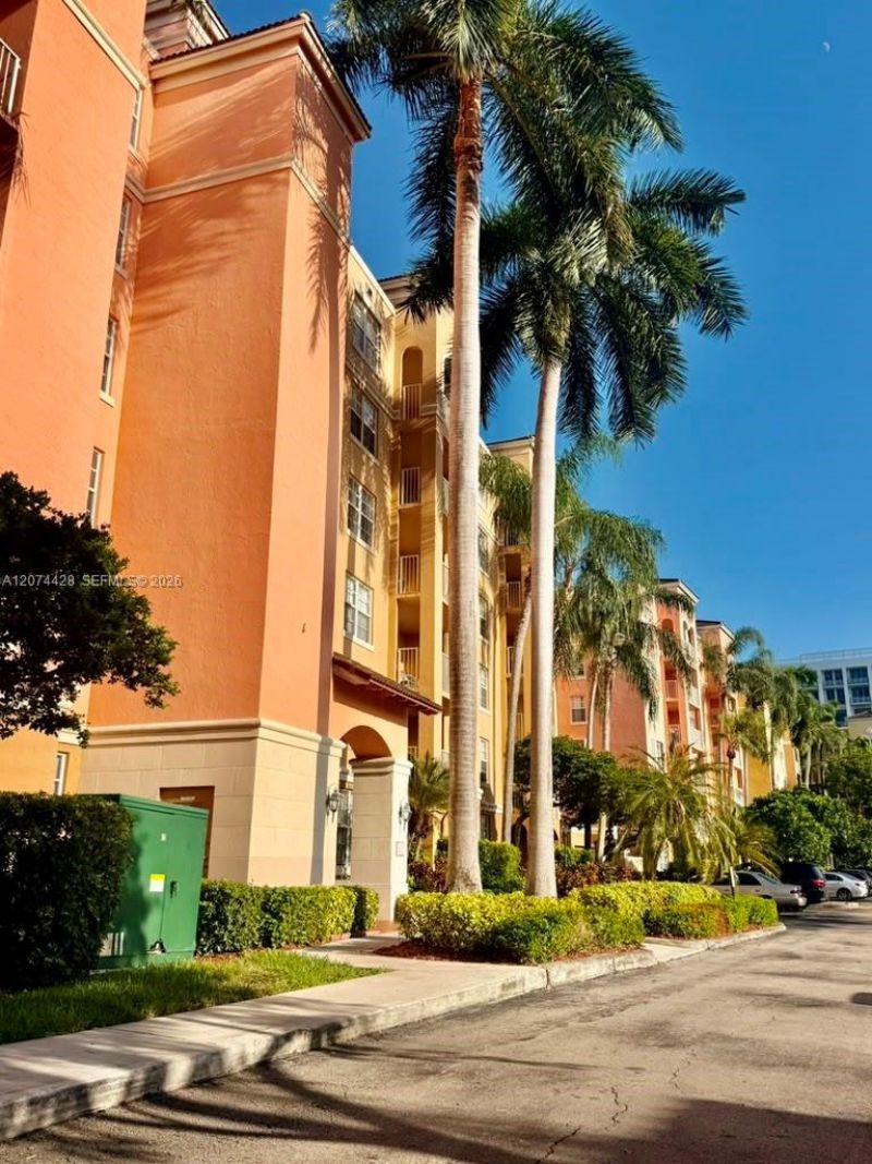 19701 E Country Club Dr , Unit 5605, Aventura, FL 33180 Photo
